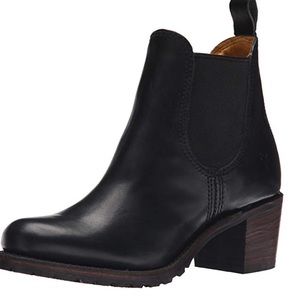 Frye Sabrina Chelsea boots